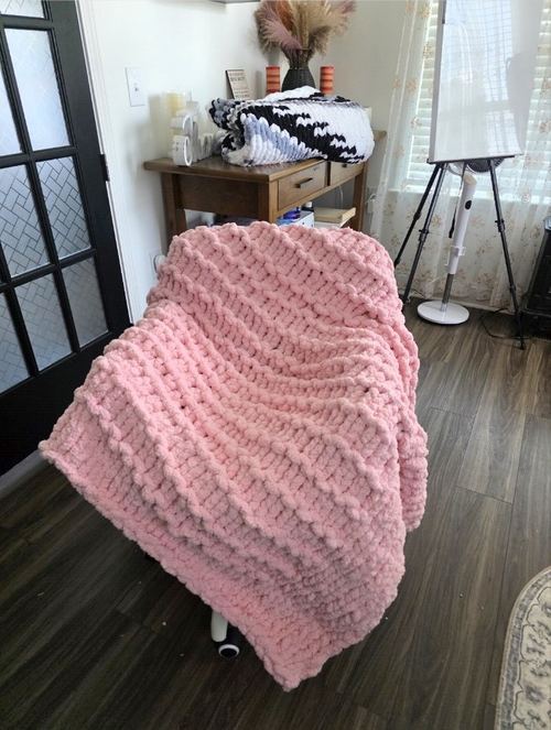 Finished Pink Blossom chunky-knit blanket made by a ChunkyGrid customer